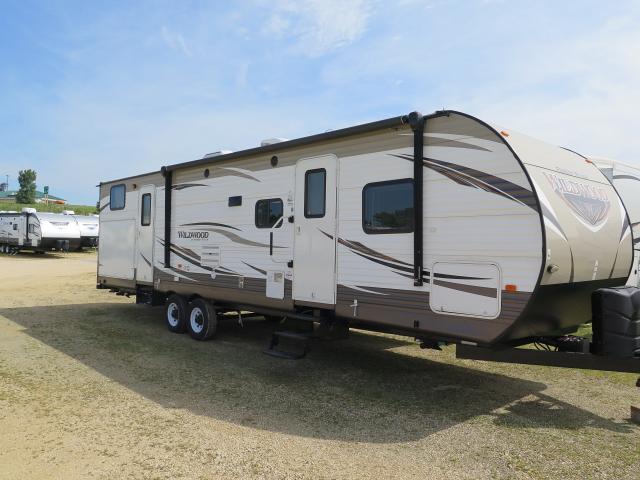 SOLD 2017 Forest River Wildwood 32BHDS TT Stk #2535