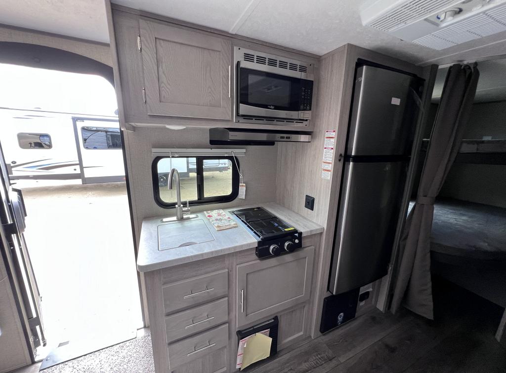 SOLD 2022 Forest River Coachmen Catalina Summit 7 184BHS TT Stk #2812